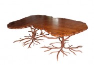Table en fer forgé, à plateau en frêne